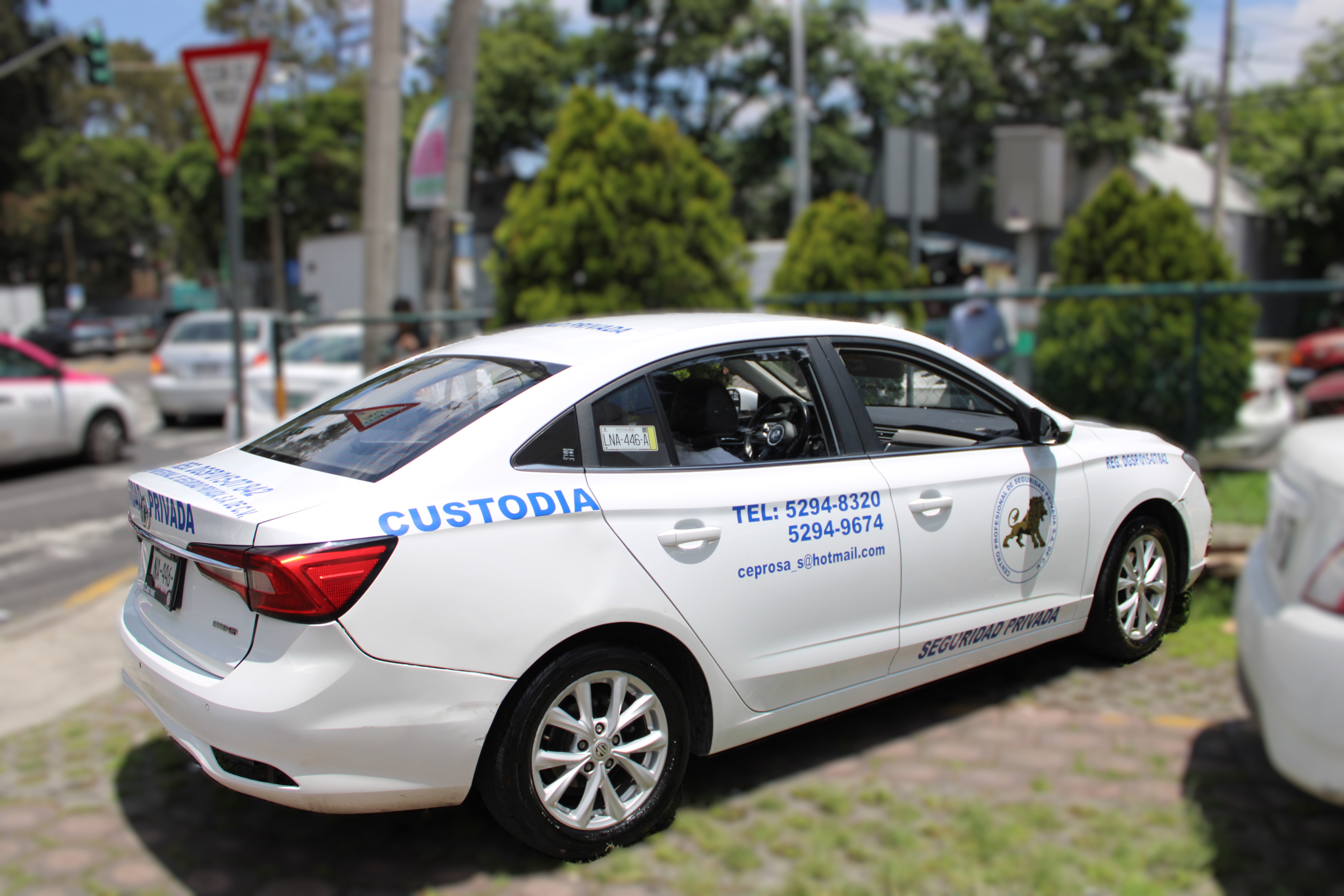 Automovil de Escolta